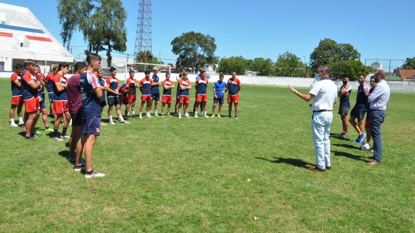 Ferro presentó al nuevo cuerpo técnico encabezado por "Bochi" Abad