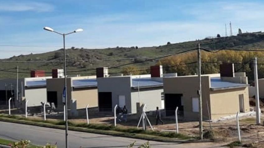 Nueva etapa de viviendas para Mujeres sin Techo y retoman tareas en el barrio Municipal
