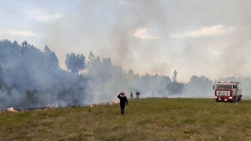 El fuego sigue azotando nuestras sierras y los bomberos siguen trabajando sin descanso