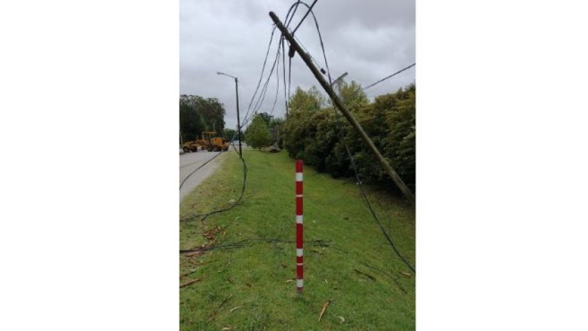 Camión enganchó cables y generó un corte de luz