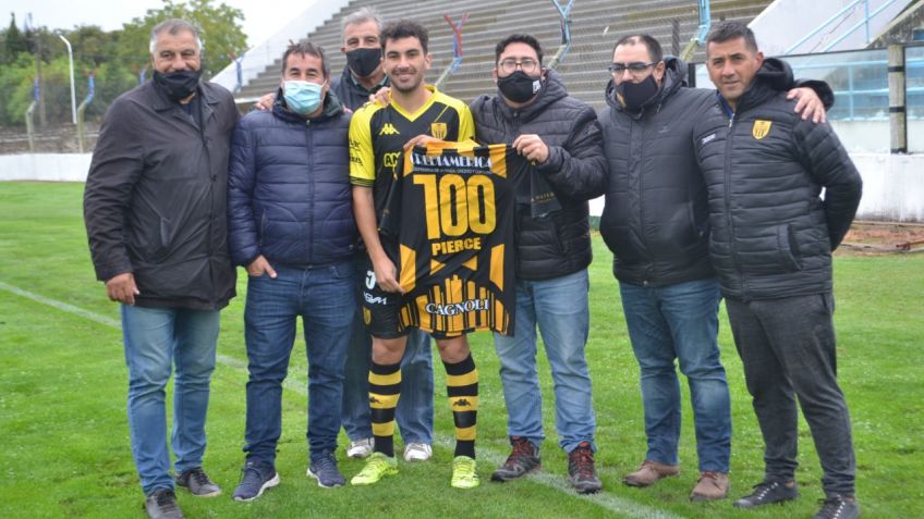 Leonel Pierce cumplió 100 partidos con la camiseta de Santamarina