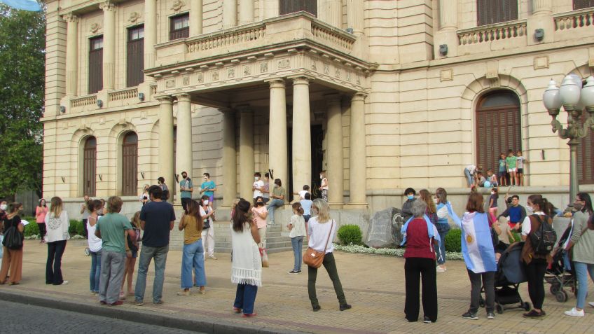 Un grupo de estudiantes y padres pidieron por las clases presenciales 