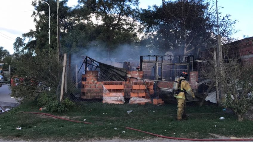 Una vivienda quedó destruida por un incendio
