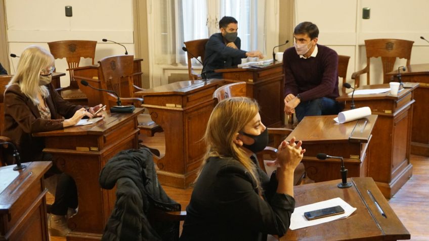 Quedó en Comisión el proyecto que impone multas a quienes arrojen o quemen Basura