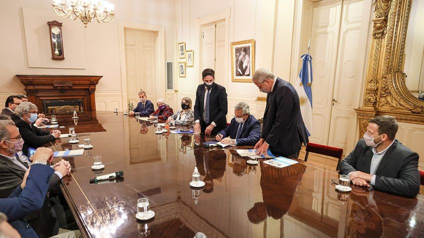 El Gobierno acordó un 35% de aumento con universitarios docentes y no docentes