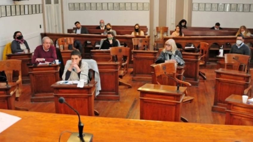Multas por la basura, aumento de taxis y compra de tablets, los temas salientes del Concejo