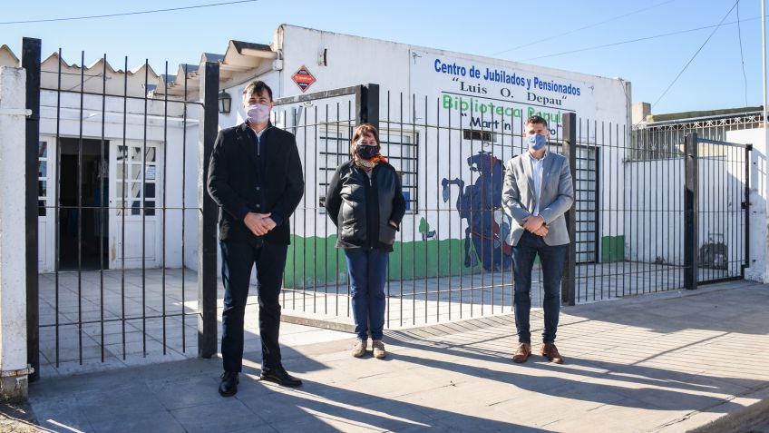 El gobierno nacional entregó una asistencia económica un Centro de Jubilados