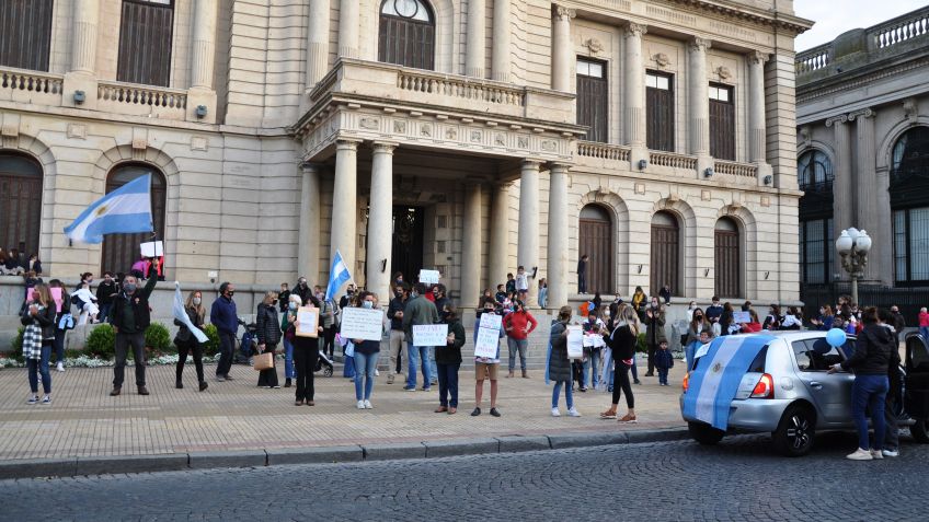 "No hay ninguna resolución administrativa que suspenda las clases en Tandil"