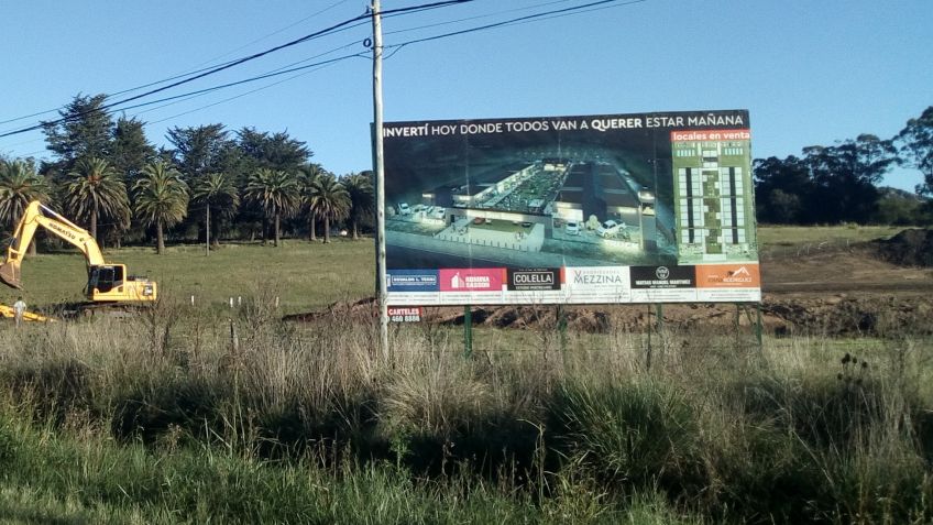 Shopping  en Don Bosco: ¿Chico para aprobarlo, grande para venderlo?