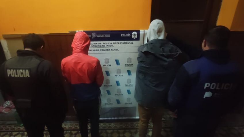 Aprehenden a dos sujetos mientras robaban en una vivienda