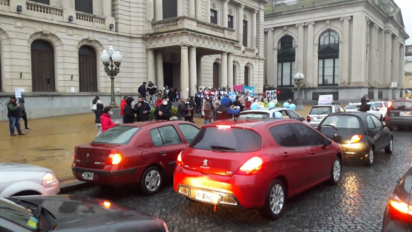Trabajadores de salud volvieron a reclamar por la reducción horaria