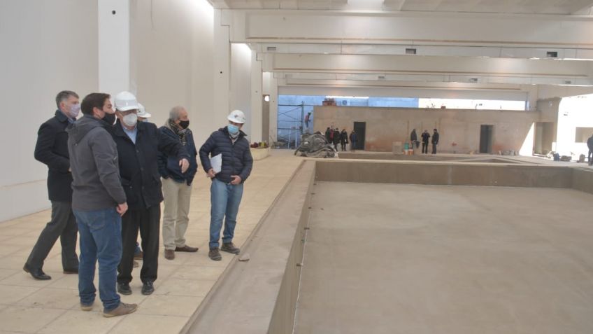 Lunghi supervisó el final de la construcción de las piletas del CEF 42