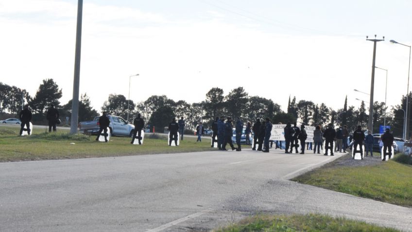 Un grupo de vecinos se manifestó contra la presencia de Kicillof en Tandil
