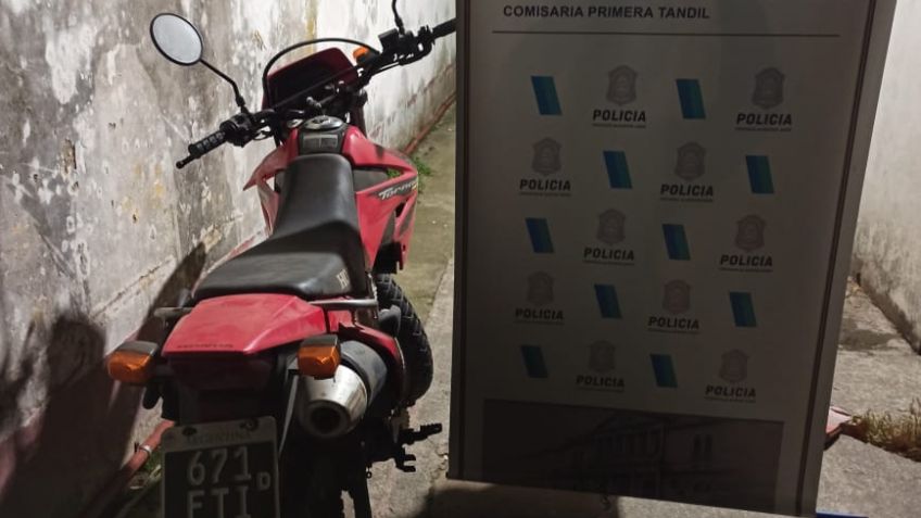 Dos aprehendidos tras robar una moto de un complejo de departamentos