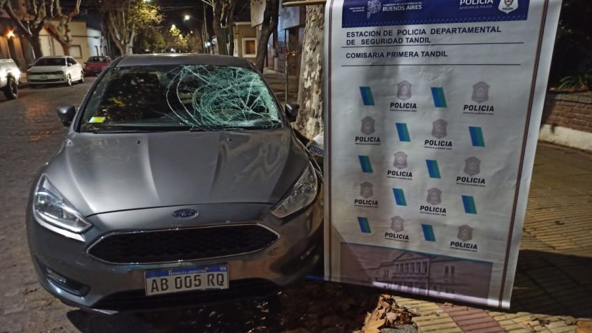 Un ciclista chocó con un auto y quedó internado con fractura de columna