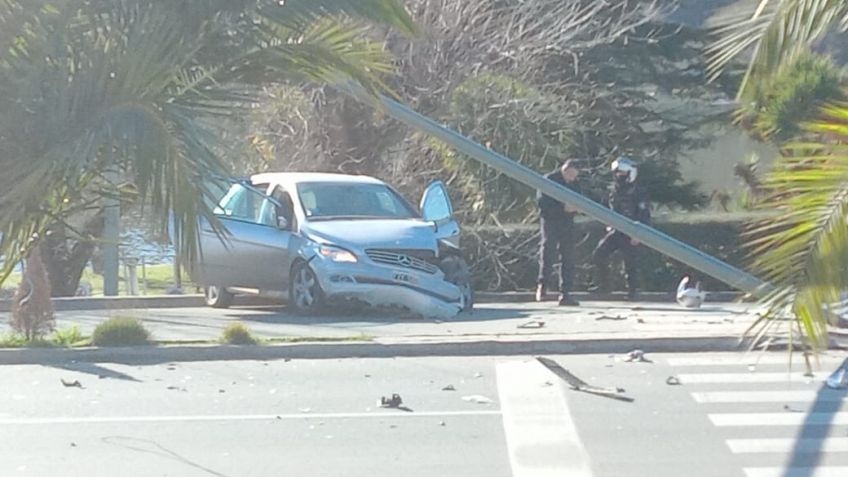 Un automóvil chocó violentamente con un poste de alumbrado en Saavedra Lamas