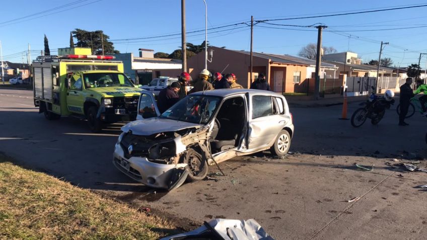 Durísimo choque entre dos vehículos en Balbín y Uriburu