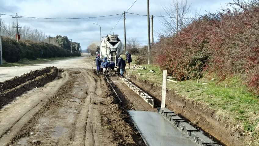 El Municipio avanza con obras viales en Vela y Gardey