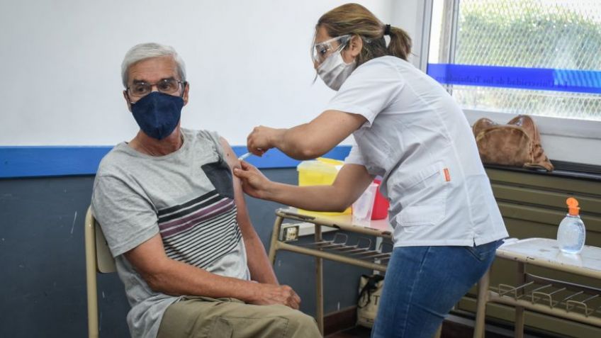 Kreplak pidió aceptar la combinación de vacunas y detalló cómo será la asignación de turnos