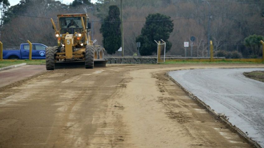 Lunghi supervisó los avances de las obras de mejora de la pista de atletismo 