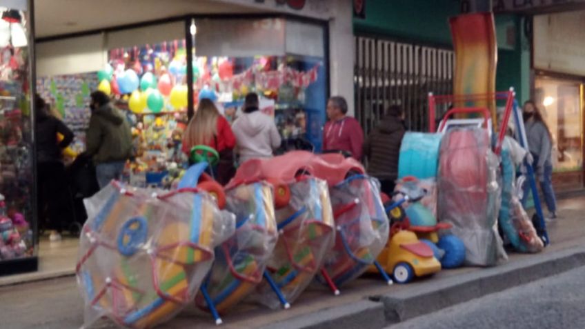 Gran movimiento en el centro comercial en la previa del día del niño