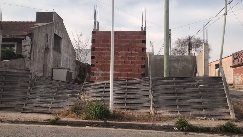 Bomberos trabajaron en un principio de incendio en una obra 