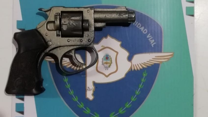 Policía Vial dio con un revolver con pedido de secuestro