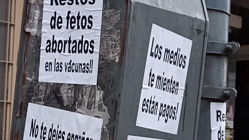 Covid 19: Aparecieron en la ciudad pegatinas contra la vacunación