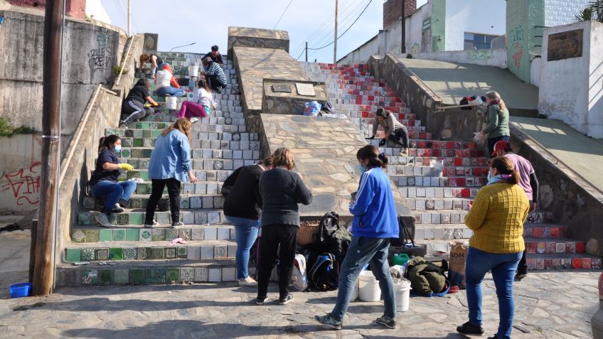 Las escaleras de Villa Italia fueron decoradas por la Escuela de Cerámica