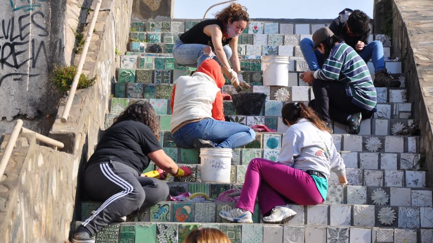 Las escaleras de Villa Italia fueron decoradas por la Escuela de Cerámica
