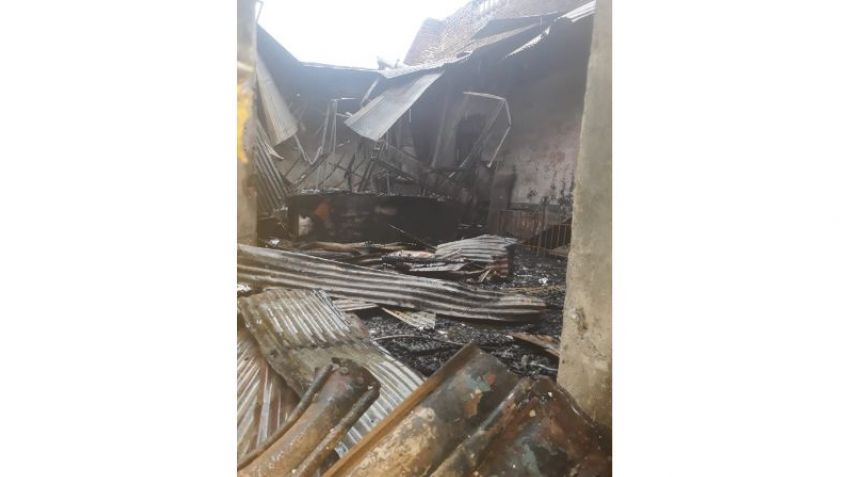 El fuego arrasó con un local gastronómico en 4 de abril y Uriburu