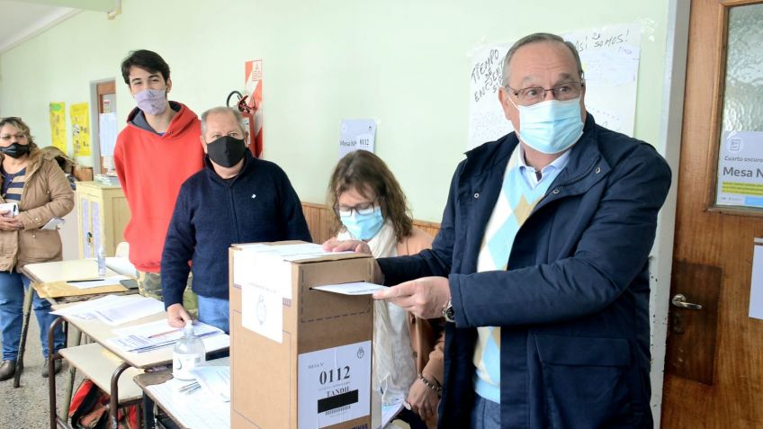 El intendente votó "con la esperanza y alegría de siempre"