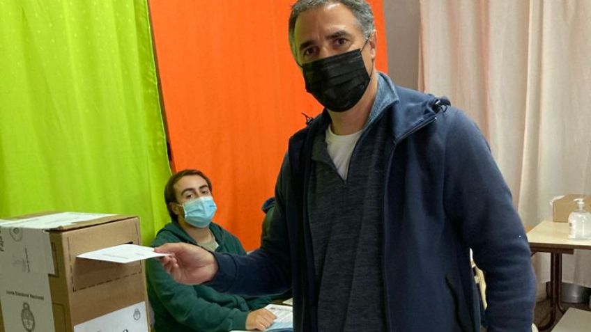 Con enojo por falta de boletas, votó Gonzalo Santamarina