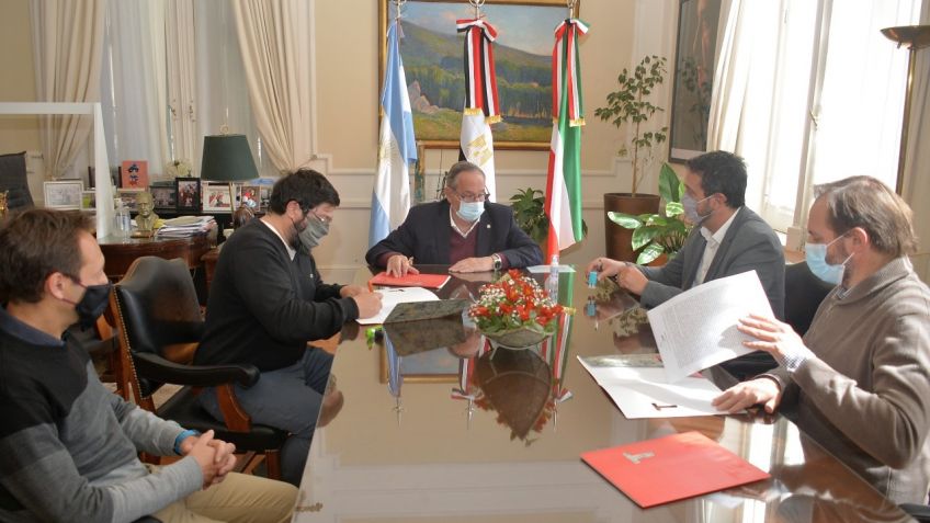 Firmaron dos millonarios contratos para obras de infraestructura urbana