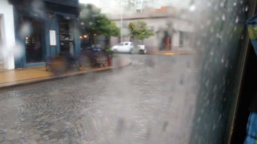 Lluvias aisladas por la madrugada y máxima de 15º para el lunes