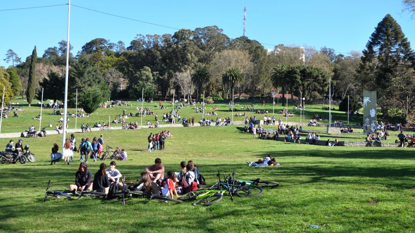 Muchos jóvenes salieron a festejar el día del estudiante y recibir la primavera