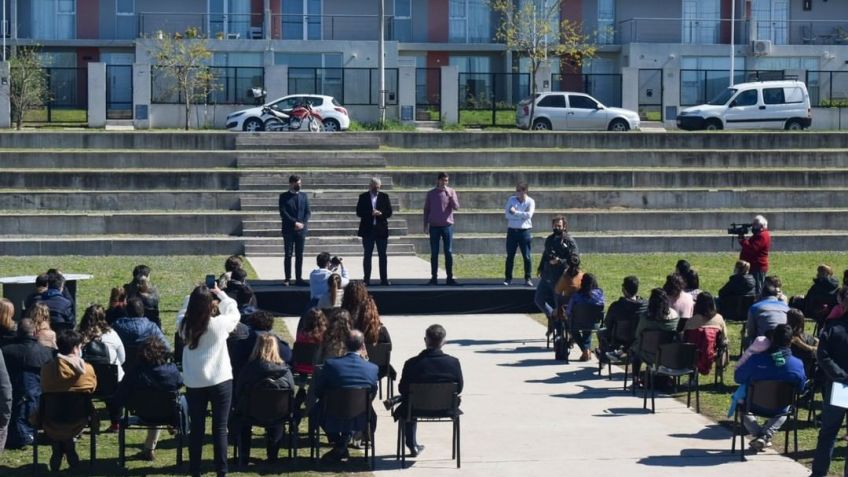 El Ministro Ferraresi entregó nuevos créditos y lotes para la construcción de viviendas en Tandil