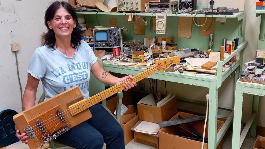 Guada en la oficina de Leo Fender