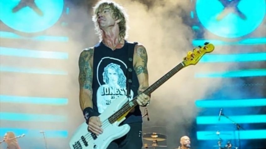 Duff McKagan con el bajo hecho por Guada