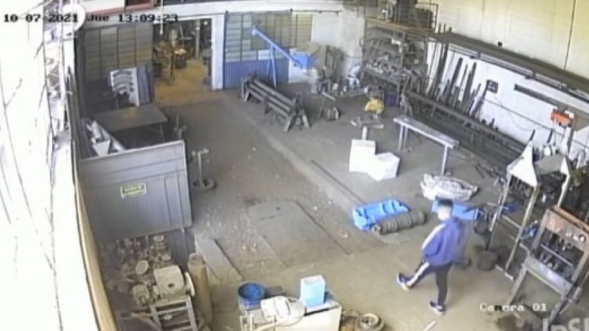 Robó en un taller y quedó filmado