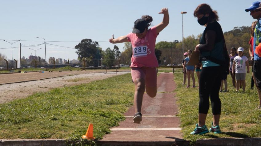El atletismo volvió oficialmente a la pista después de varios años
