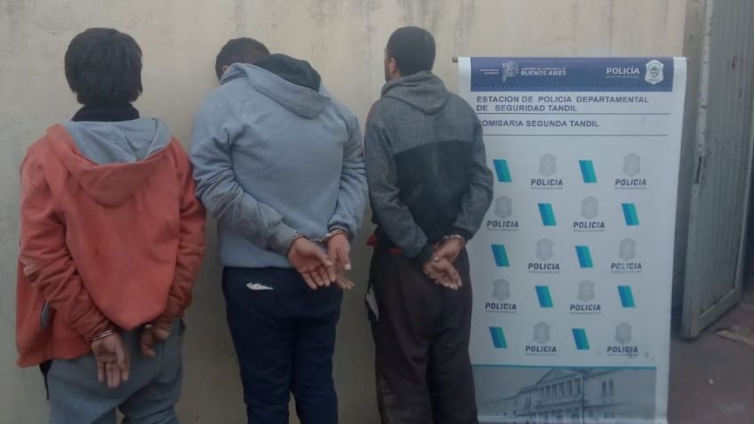 Tres aprehendidos por atacar y golpear con piedras a un policía 