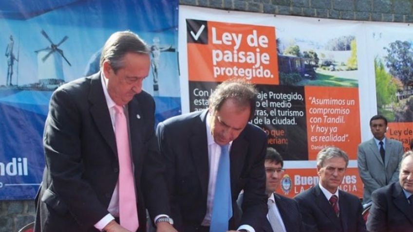 Miguel Lunghi y Daniel Scioli durante la firma de la Ley de Paisaje Protegido.