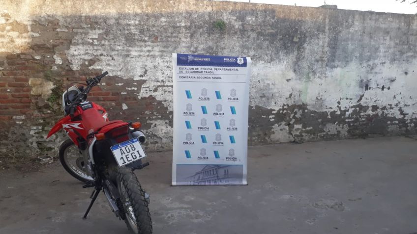 Recuperan motocicleta robada