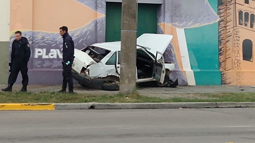 Vehículo colisionó violentamente contra el ex Hogar de Varones