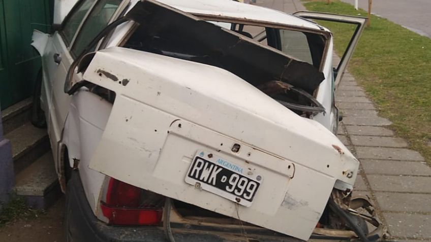 Vehículo colisionó violentamente contra el ex Hogar de Varones