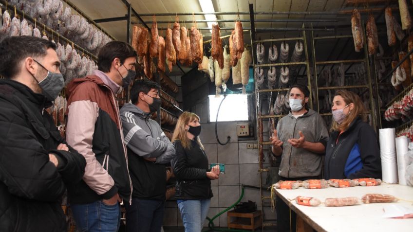 Provincia envió un importante subsidio para las fiestas del Queso y la de Chacinar