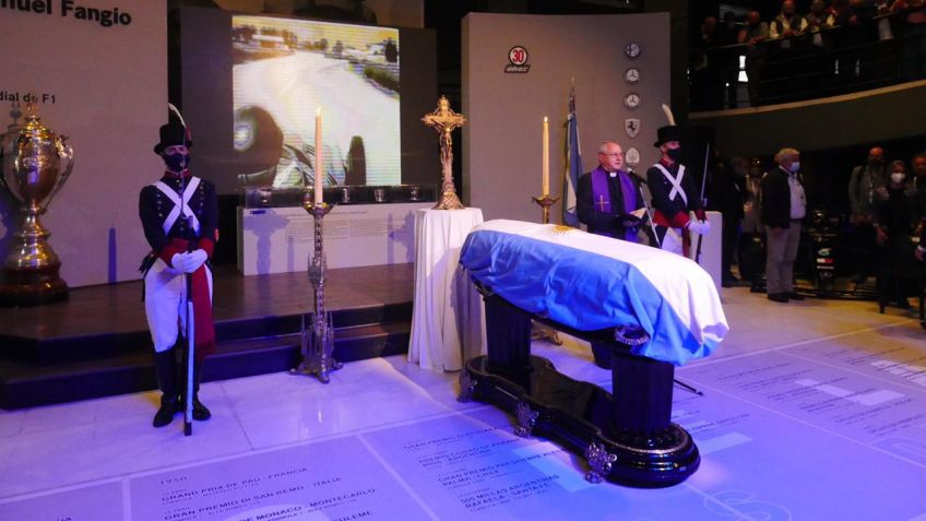 Se realizaron los homenajes a Juan Manuel Fangio y se trasladaron sus restos al Museo