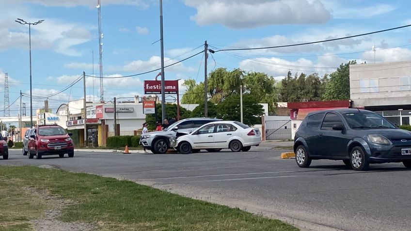 Choque en avenida Espora y Primera Junta