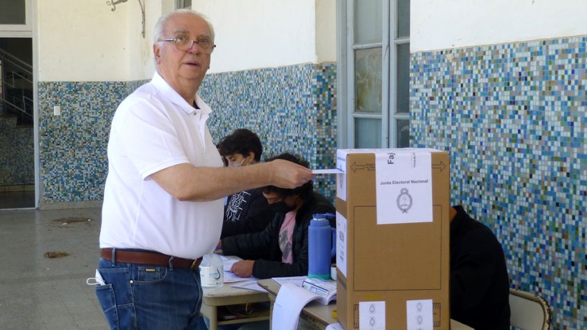 Votó De Martino y llamó a seguir fortaleciendo el sistema democrático